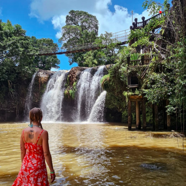 waterfalls & gal. Photo credit @lifestyleoflana on Instagram