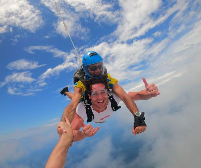 Holding hand in the Air - gold coast skydive. Photo credit @goldcoastskydive on Instagram